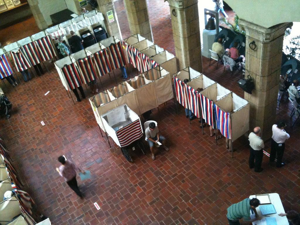 Voters seen from above at Honolulu Hale