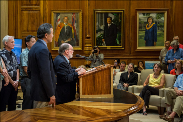 Gov. Neil Abercrombie leads news conference concerning Turtle Bay area. 4.17.14 ©PF Bentley/Civil Beat