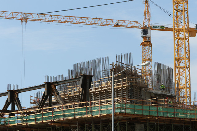 Construction workers build the foundation of Waiea part of new buildings in the Kakaako/Ward area. 28 jan 2015. photograph Cory Lum/Civil Beat