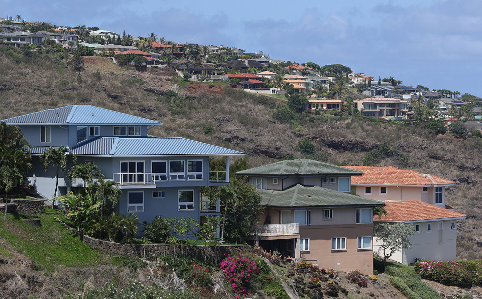Foreground, Homes along Laukahi Street with Hawaii Loa Ridge homes background. 8 june 2015. photograph Cory Lum/Civil Beat