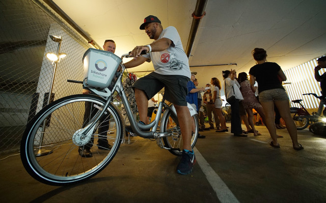 Shawn 'Doc' Boyd checks out one of the Bikeshare bike options. Bikeshare Hawaii had four bike system choices installed that with input from the public, will choose from in the coming months.  23 aug 2015. photograph Cory Lum/Civil Beat