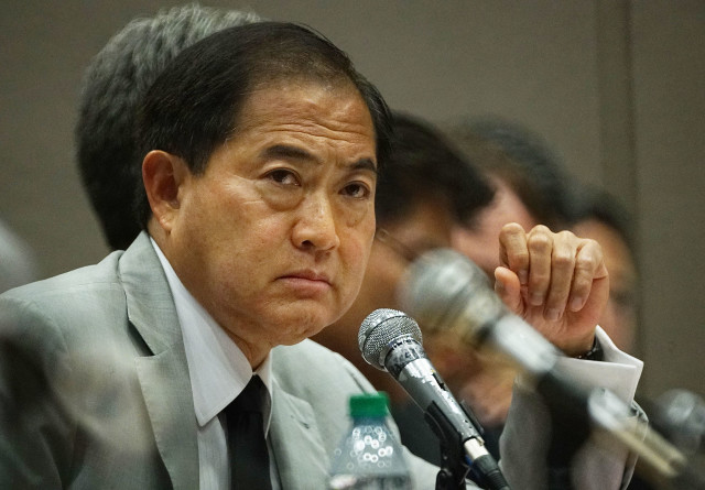 Consumer Advocate Jeff Ono questions HEI CFO James Ajello at the Public Utility Commission evidentiary hearing held at Neal Blaisdell exhibition hall. 1 feb 2016. photograph by Cory Lum/Civil Beat