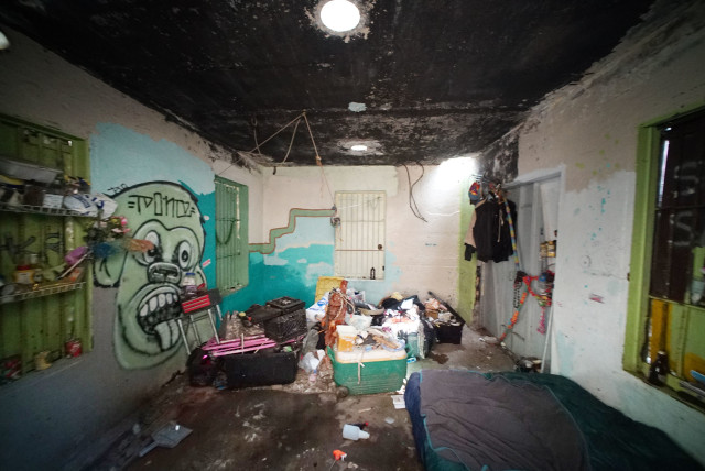 Bernadette Anderson Golden's concrete bunker complete with bed on right side. Diamond Head slopes homeless bunker.