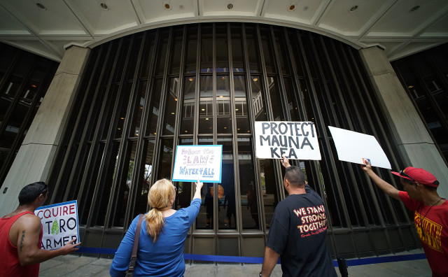 Demonstrators against SB2501 hold signs outside the Senate chamber. 3 may 2016.