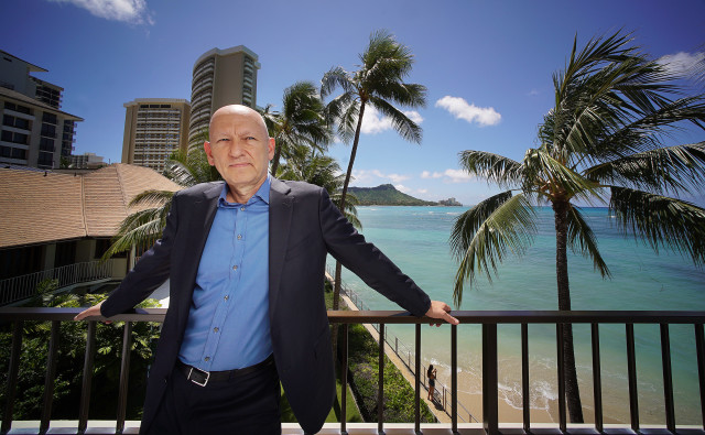 Halekulani Hotel COO Peter Shaindlin Waikiki Beach. 8 aug 2016